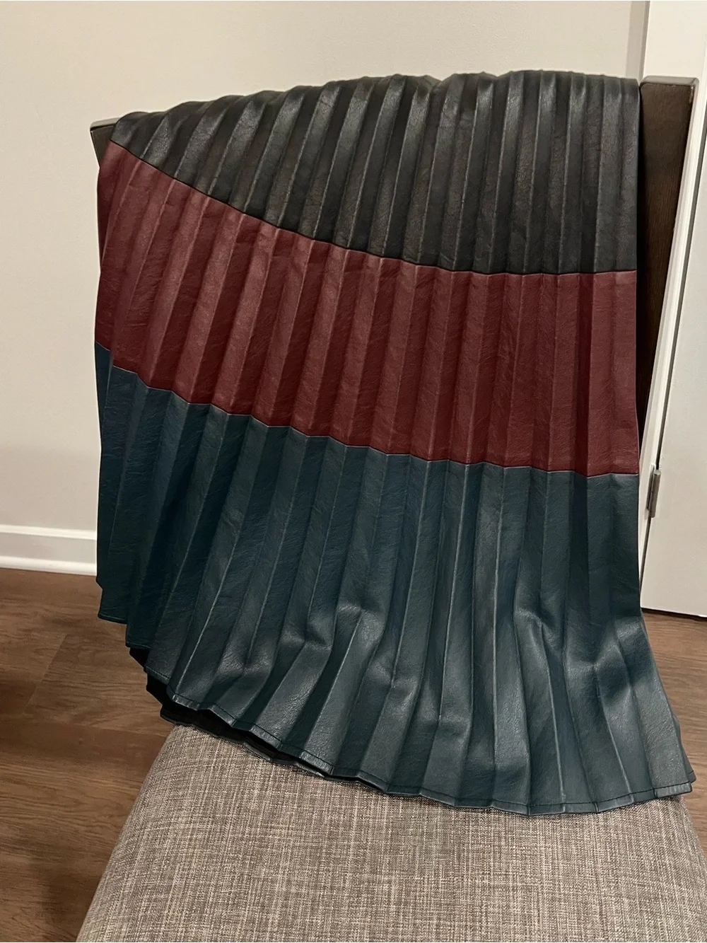 BCBGMaxAzria Black, Burgundy & Teal Pleated Midi Skirt - Picture 5 of 9